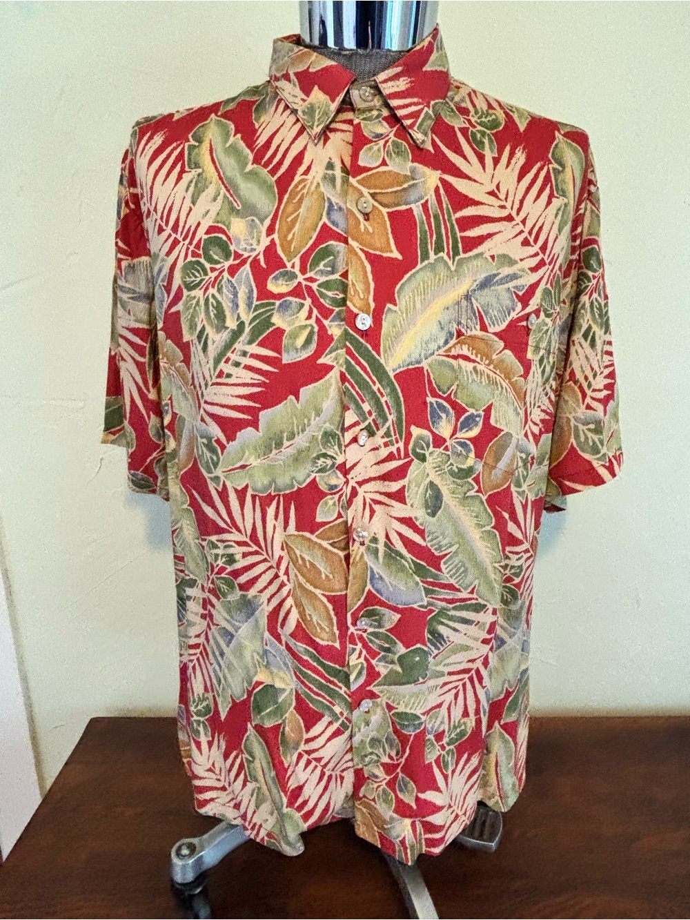 Tori Richard Hawaiian Short-Sleeve Button-Up Shirt